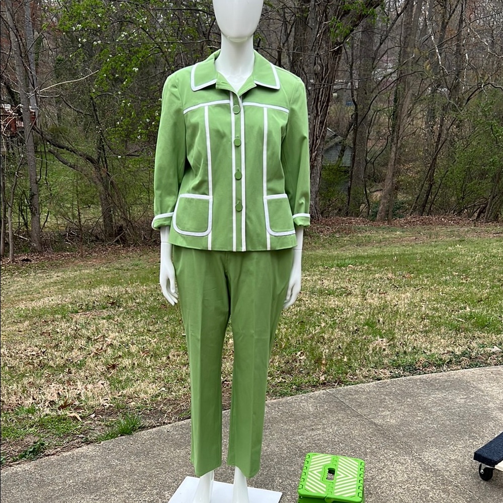 EUC Doncaster Green Pant suit 14p jacket 16p pant